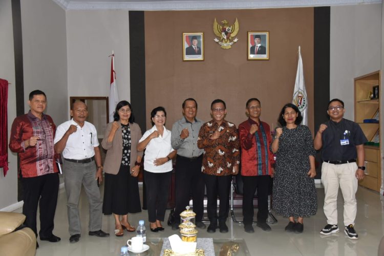 Bupati Tapanuli Tengah Terima Kunjungan Praeses HKBP Distrik IX Dan Rehabilitasi Bersumberdaya Masyarakat Hephata HKBP Distrik IX Sibolga-Tapanuli Tengah dan Nias