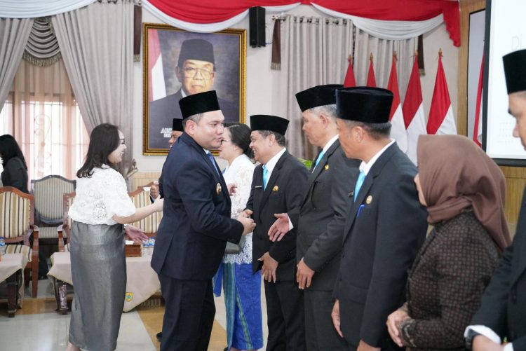 Bupati Franc Bernhard Tumanggor Melantik Dan Mengukuhkan 7 Pejabat Pimpinan Tinggi Pratama di Lingkungan Pemerintah Kabupaten Pakpak Bharat