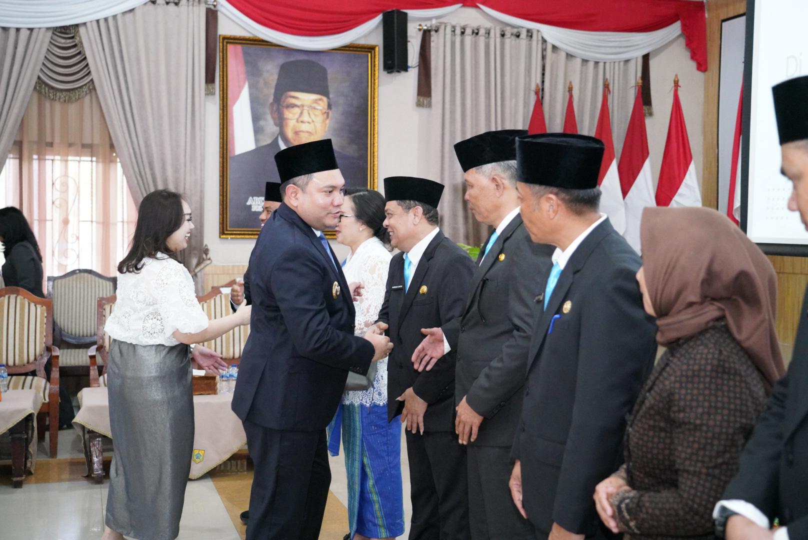 Bupati Franc Bernhard Tumanggor Melantik Dan Mengukuhkan 7 Pejabat Pimpinan Tinggi Pratama di Lingkungan Pemerintah Kabupaten Pakpak Bharat