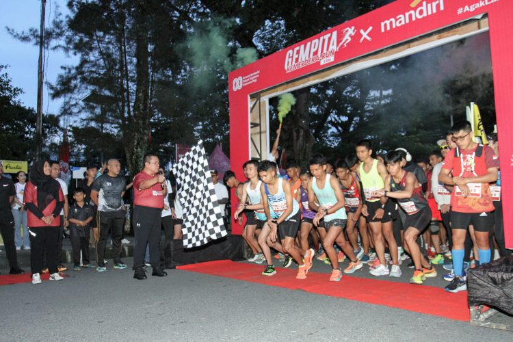 Wali Kota Pematangsiantar Wesly Silalahi Lepas Peserta Gempita Kemerdekaan Run 'Agak Lari Kelen' Wali Kota Pematangsiantar Wesly Silalahi Lepas Peserta Gempita Kemerdekaan Run 'Agak Lari Kelen'