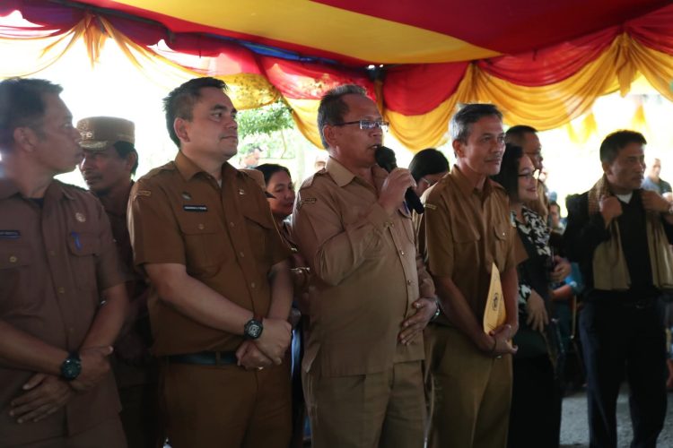 Turut Berdukacita, Sekda Pakpak Bharat Melayat Ke Kediaman Keluarga Sahat Sinamo