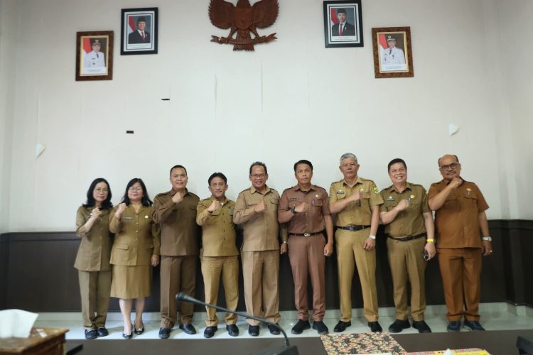 Pemkab Pakpak Bharat Gelar Sertijab Inspektur, Asisten Pemerintahan Sekretariat Daerah dan Kepala Dinas Pariwisata
