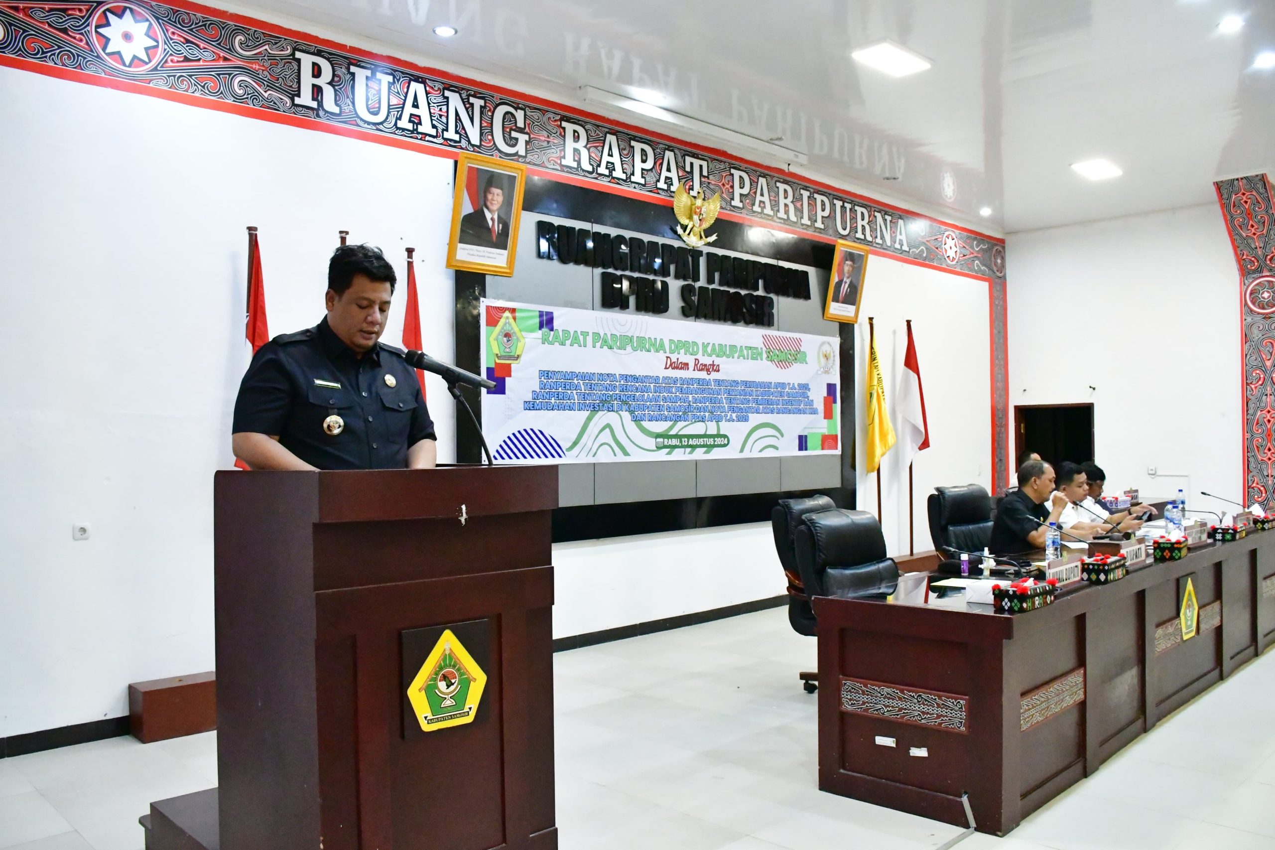 Bupati Samosir Vandiko T Gultom Sampaikan Nota Pengantar 4 Ranperda Dan KUA-PPAS APBD 2026 Bupati Samosir Vandiko T Gultom Sampaikan Nota Pengantar 4 Ranperda Dan KUA-PPAS APBD 2026