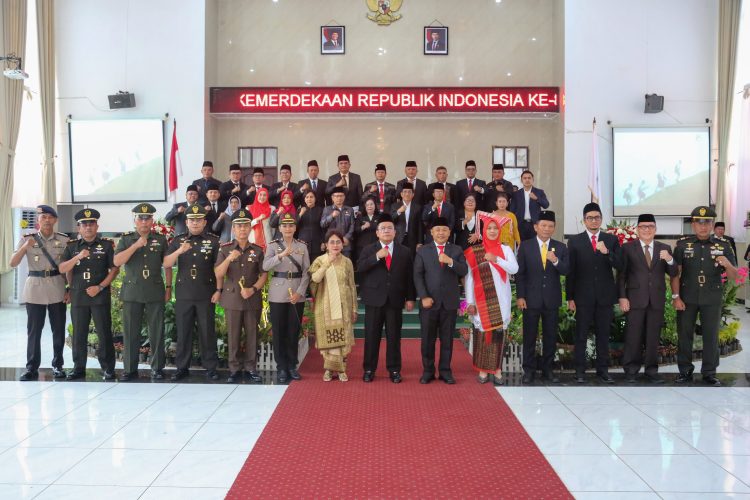  Wali Kota Wesly Silalahi Menghadiri Rapat Paripurna DPRD Kota Pematangsiantar Mendengar Pidato Kenegaraan Presiden, HUT ke-80 Kemerdekaan RI Tahun 2025