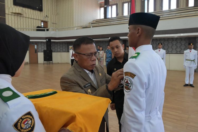 Bupati Tapanuli Tengah Kukuhkan 25 Orang Paskibraka Kabupaten Tapanuli Tengah