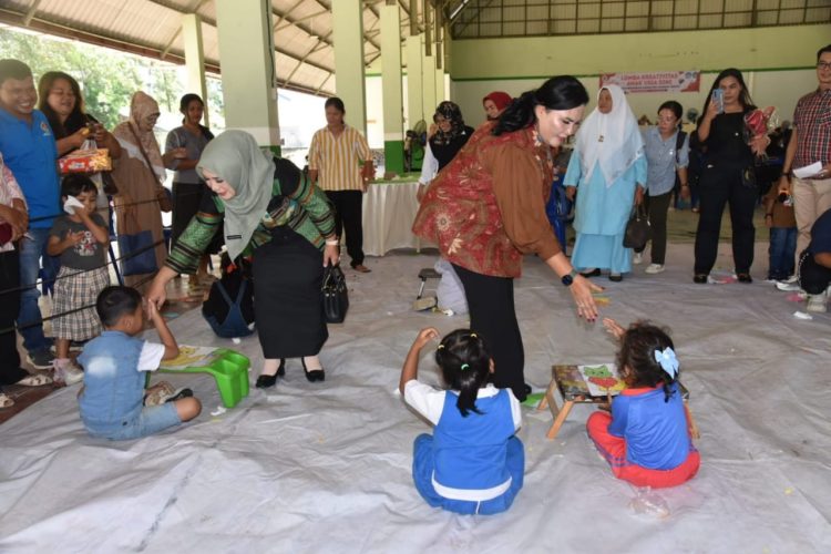 Bunda PAUD Tapanuli Tengah Buka Lomba Kreativitas Anak Usia Dini Bunda PAUD Tapanuli Tengah Buka Lomba Kreativitas Anak Usia Dini