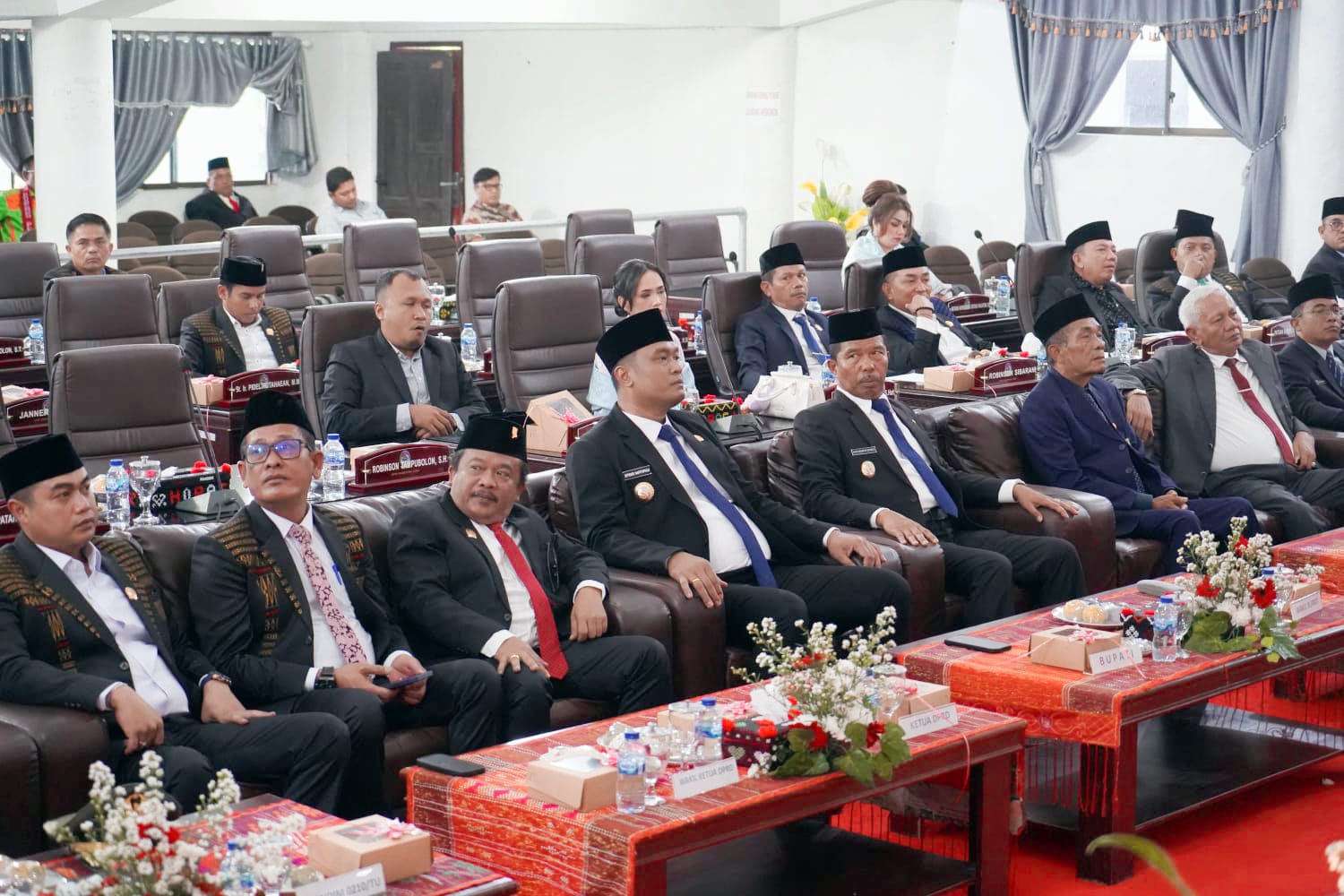Paripurna DPRD Toba Mendengar Pidato Kenegaraan Presiden RI Pada HUT Ke-80 RI Paripurna DPRD Toba Mendengar Pidato Kenegaraan Presiden RI Pada HUT Ke-80 RI