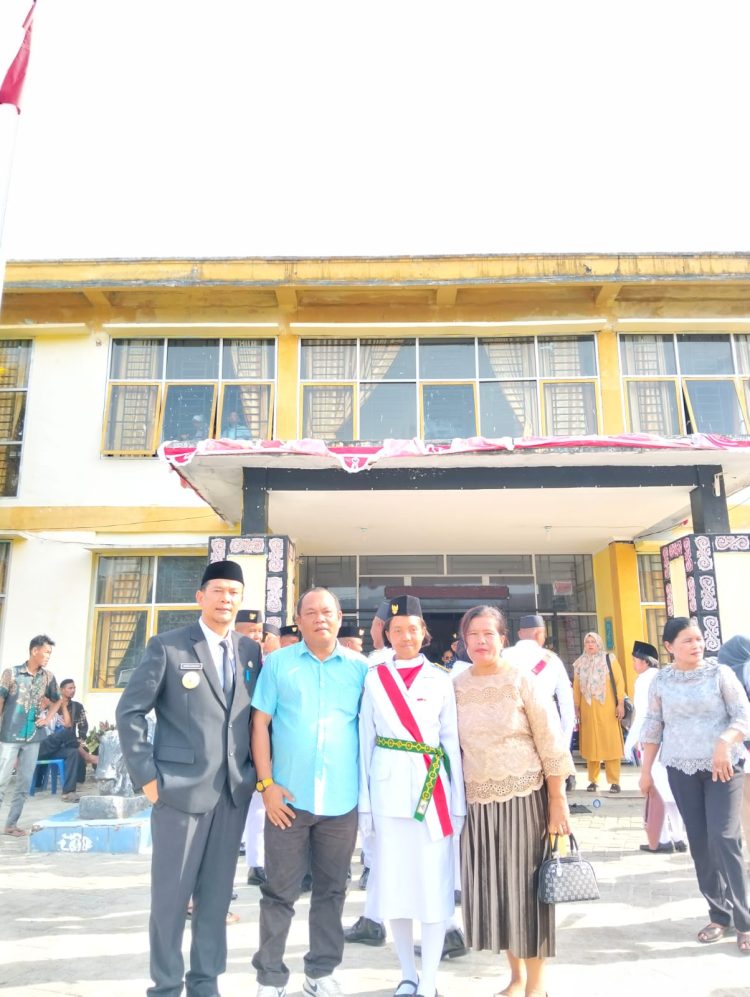 Camat Kerajaan H Wenta Banurea Kukuhkan Paskibraka Kecamatan Kerajaan