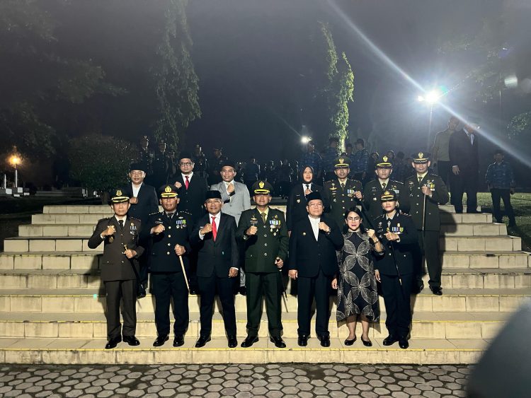 Wali Kota Pematangsiantar Wesly Silalahi Menghadiri Apel Kehormatan dan Malam Renungan Suci, HUT ke-80 RI di Taman TMP Nagur