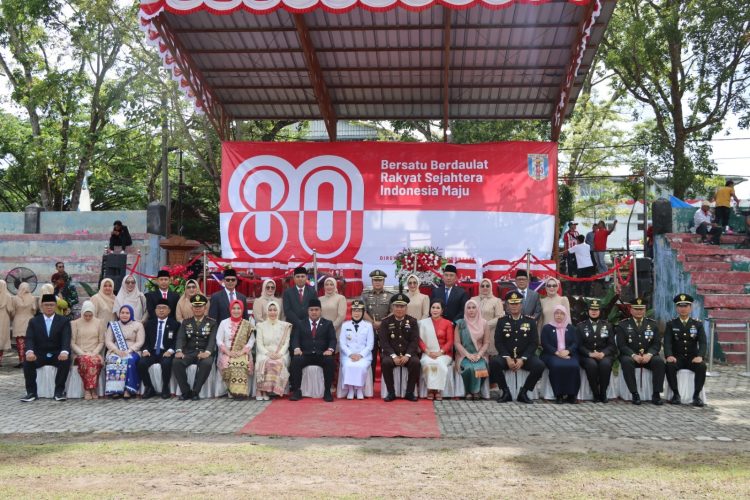 Kapolres Hadiri Upacara Peringatan Kemerdekaan RI Ke-80 di Lapangan Pemkab Way Kanan