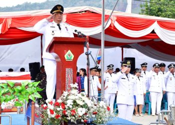 Bupati Samosir Irup Upacara HUT RI Ke-80, Bendera Merah Putih Sukses Berkibar