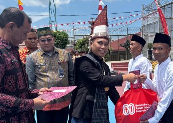 Wakil Bupati Simalungun Serahkan Surat Remisi Khusus kepada WBP Lapas Narkotika