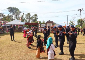 Bhakti Sosial Brimob Polda Sumut Untuk Generasi Emas: Semarak HUT RI ke-80 di SD Negeri Tapus, Angkola Timur