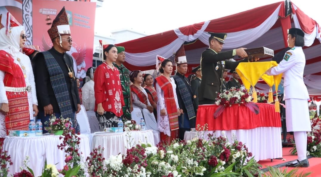 Upacara Penurunan Bendera HUT ke-80 Kemerdekaan RI Tahun 2025 Kabupaten Simalungun Berlangsung Khidmat Dan Lancar Upacara Penurunan Bendera HUT ke-80 Kemerdekaan RI Tahun 2025 Kabupaten Simalungun Berlangsung Khidmat Dan Lancar