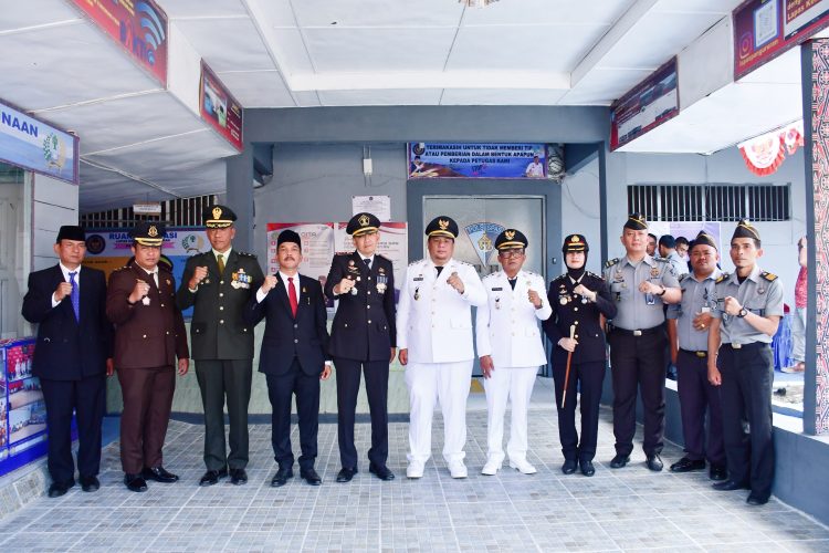 Bupati Samosir Serahkan Remisi Kemerdekaan Untuk 86 Warga Binaan Lapas Kelas III Pangururan