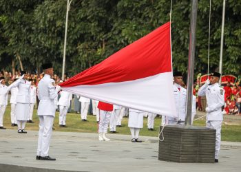 Wali Kota Wesly Silalahi Diwakili Wakil Wali Kota Herlina Hadiri Penurunan Bendera Merah Putih Peringatan Hari HUT ke-80 Kemerdekaan RI