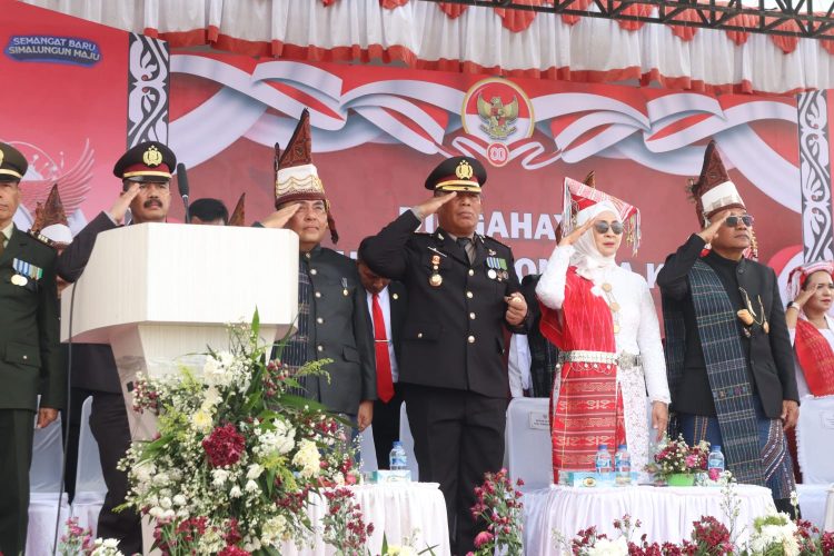 Kapolres Simalungun AKBP Marganda Aritonang Hadiri Aubade Penurunan Bendera HUT RI ke-80, Jaga Kamtibmas Berdaulat untuk Rakyat