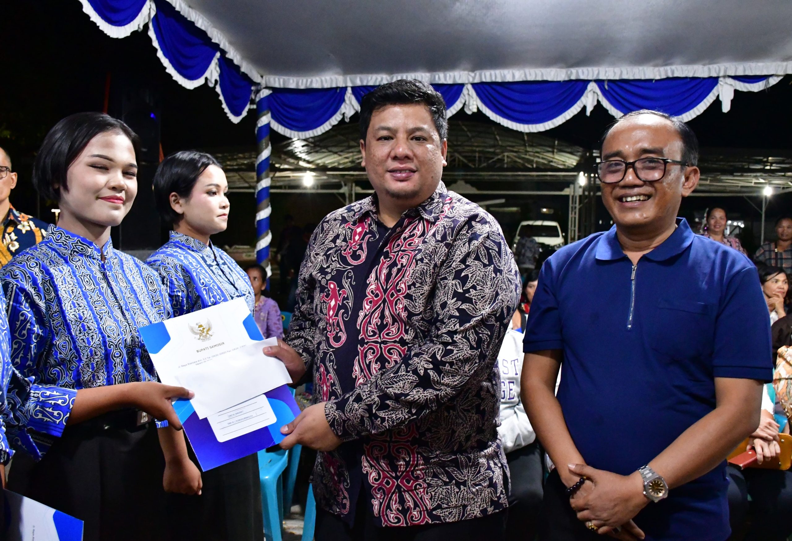 Sukses Kibarkan Merah Putih, Bupati Samosir Vandiko T Gultom Beri Apresiasi Dan Beri Penghargaan Kepada Paskibraka Sukses Kibarkan Merah Putih, Bupati Samosir Vandiko T Gultom Beri Apresiasi Dan Beri Penghargaan Kepada Paskibraka