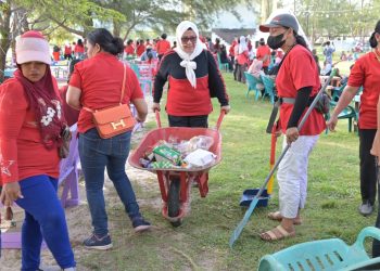 Dinas Lingkungan Hidup Tapteng Laksanakan Bersih Pantai dan Lomba Gembira Dalam Semarak HUT RI Ke-80