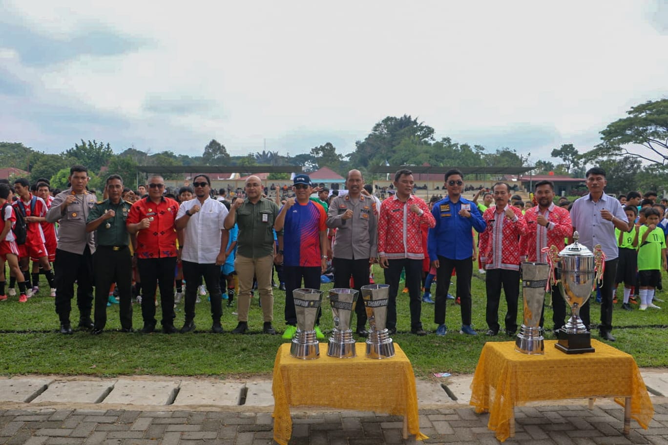 Wali Kota Pematangsiantar Diwakili Asisten Perekonomian dan Pembangunan Membuka Kejuaraan Sepak Bola Antar Pelajar SMA dan Liga Sepak Bola Usia Dini Wali Kota Pematangsiantar Diwakili Asisten Perekonomian dan Pembangunan Membuka Kejuaraan Sepak Bola Antar Pelajar SMA dan Liga Sepak Bola Usia Dini