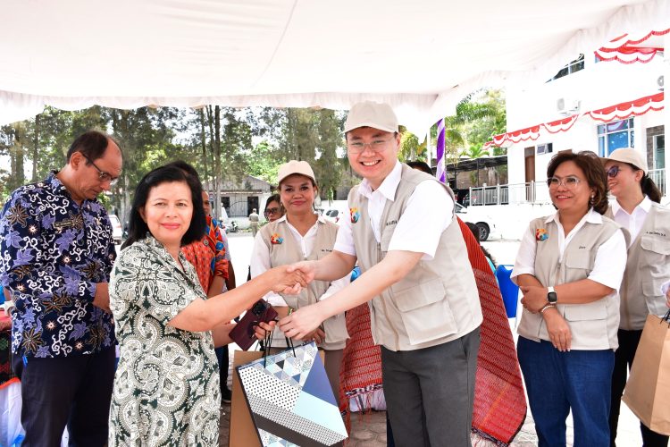 Kerjasama Dengan Pemkab Samosir, Yayasan Gerakan Perempuan Pesisir Gelar Pengobatan Gratis