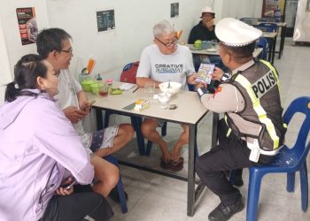 Bagikan Brosur Tertib Berlalulintas, Sat Lantas Polres Pematangsiantar Dikmas Lantas Penling - Penluh 