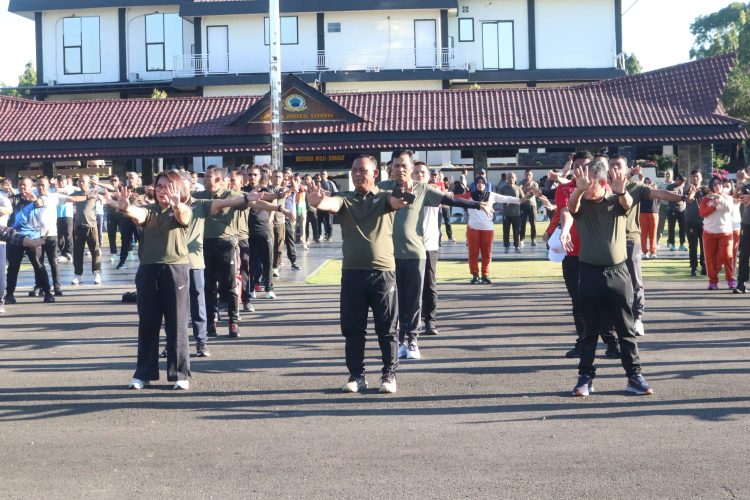 Kapolres Simalungun Perkuat Sinergitas Lintas Sektoral Melalui Olahraga Bersama Forkopimda Se-Wilayah Korem 022/PT Kapolres Simalungun Perkuat Sinergitas Lintas Sektoral Melalui Olahraga Bersama Forkopimda Se-Wilayah Korem 022/PT