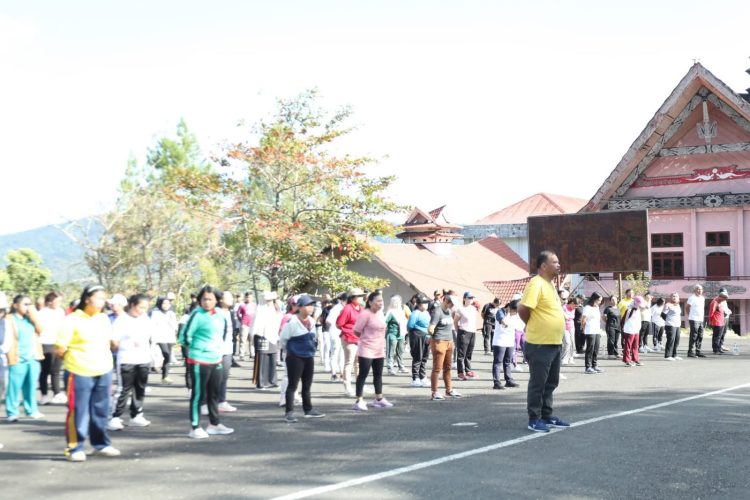 Aparatur Pemerintah Kabupaten Pakpak Bharat Giat Ikuti Senam Sehat