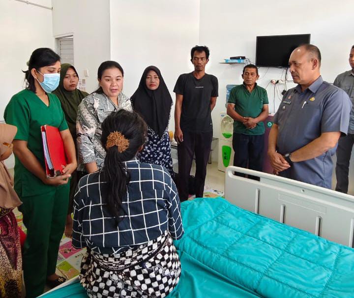 Wakil Bupati Tapanuli Tengah Kunjungi Keluarga Korban Bayi Meninggal di RSUD Pandan