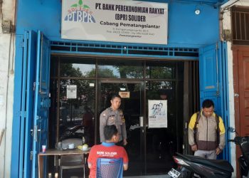 Sampaikan Pesan Pesan Kamtibmas, Personil Polsek Siantar Utara Sambangi Kantor BPR Solider