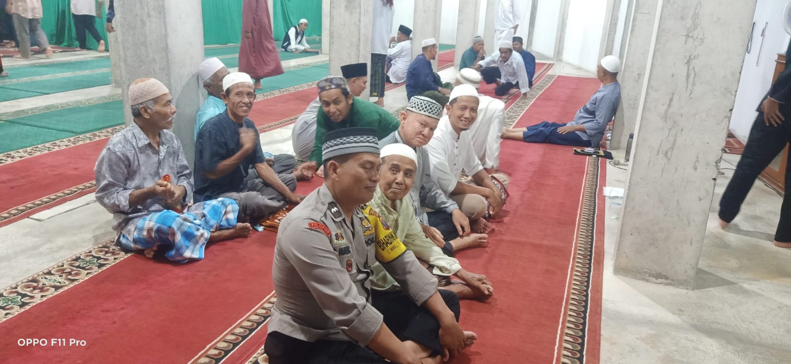 Sholat Jum’at Berjamaah di Masjid Al Fallah,Polsek Siantar Martoba Sampaikan Pesan Kamtibmas Sholat Jum’at Berjamaah di Masjid Al Fallah,Polsek Siantar Martoba Sampaikan Pesan Kamtibmas