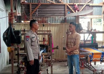 Sambangi Tempat Usaha Pembuatan Ulos, Polsek Siantar Timur Berikan Imbauan Kamtibmas dan Call Center 110