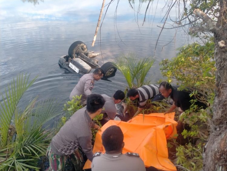 Suzuki Escudo Terjun Ke Sungai di Jalur Lintas Barus-Sorkam , 3 Penumpang Tewas dan 3 Luka-Luka