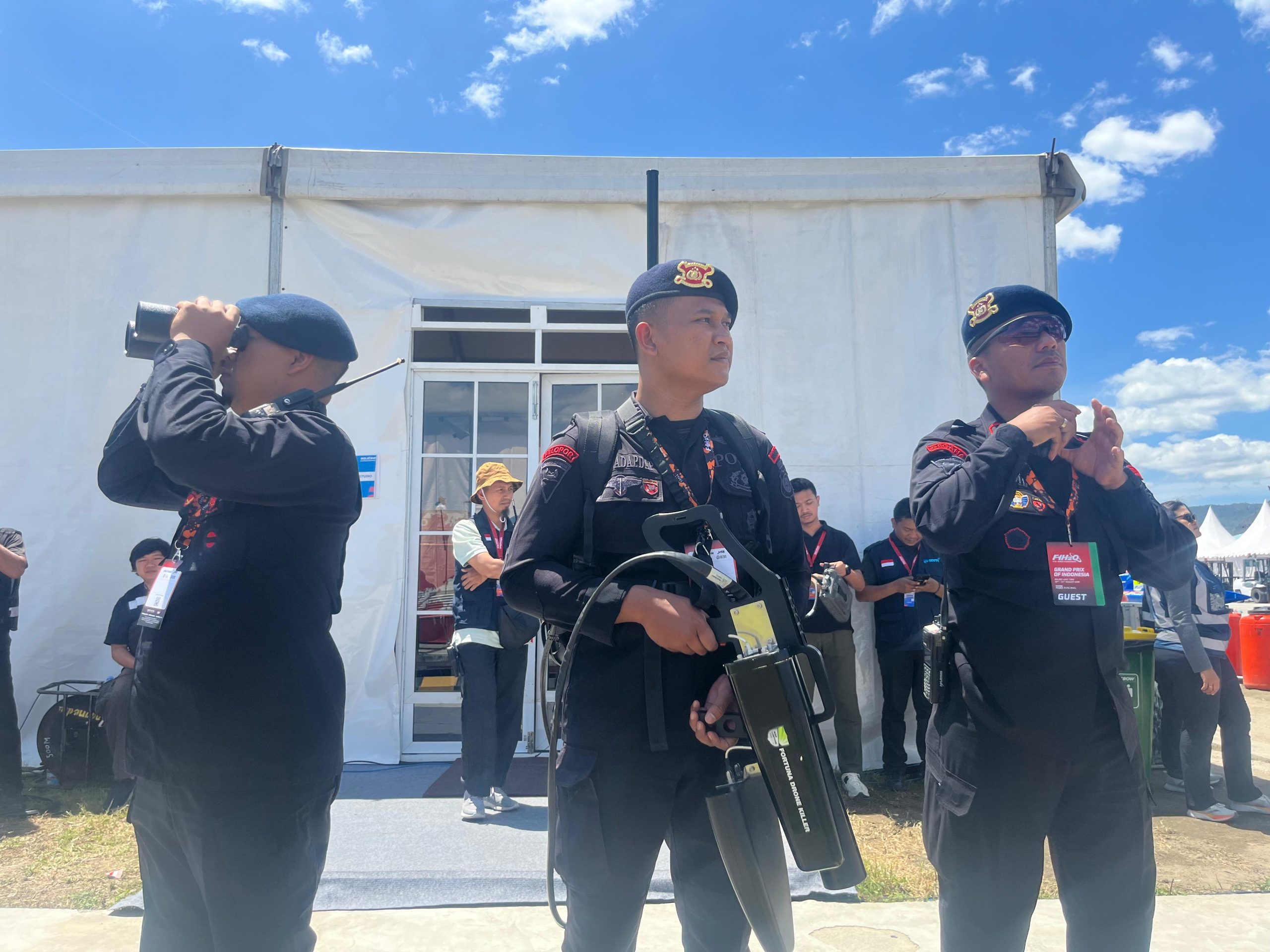 Siaga Amankan Ruang Udara, Brimob Polda Sumut Kawal Drone Liar di Event Internasional Aquabike & F1H2O 2025 Balige Siaga Amankan Ruang Udara, Brimob Polda Sumut Kawal Drone Liar di Event Internasional Aquabike & F1H2O 2025 Balige