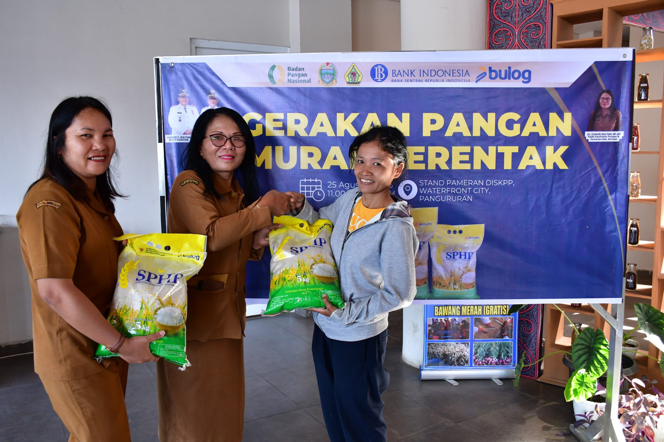 Pemkab Samosir Sediakan 5.000 Kg Beras, Bantu Masyarakat Melalui Gerakan Pangan Murah Pemkab Samosir Sediakan 5.000 Kg Beras, Bantu Masyarakat Melalui Gerakan Pangan Murah