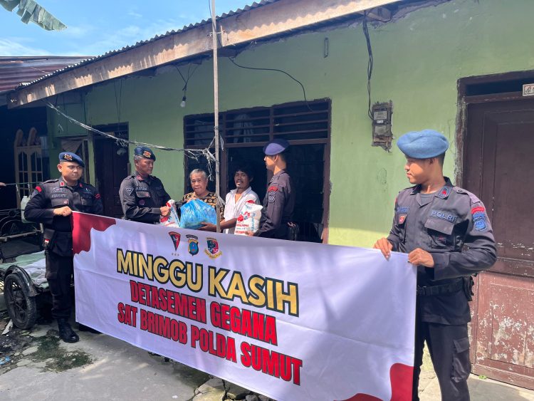 Detasemen Gegana Brimob Polda Sumut Gelar Minggu Kasih, Bagikan Sembako untuk Warga Kurang Mampu di Medan Tembung