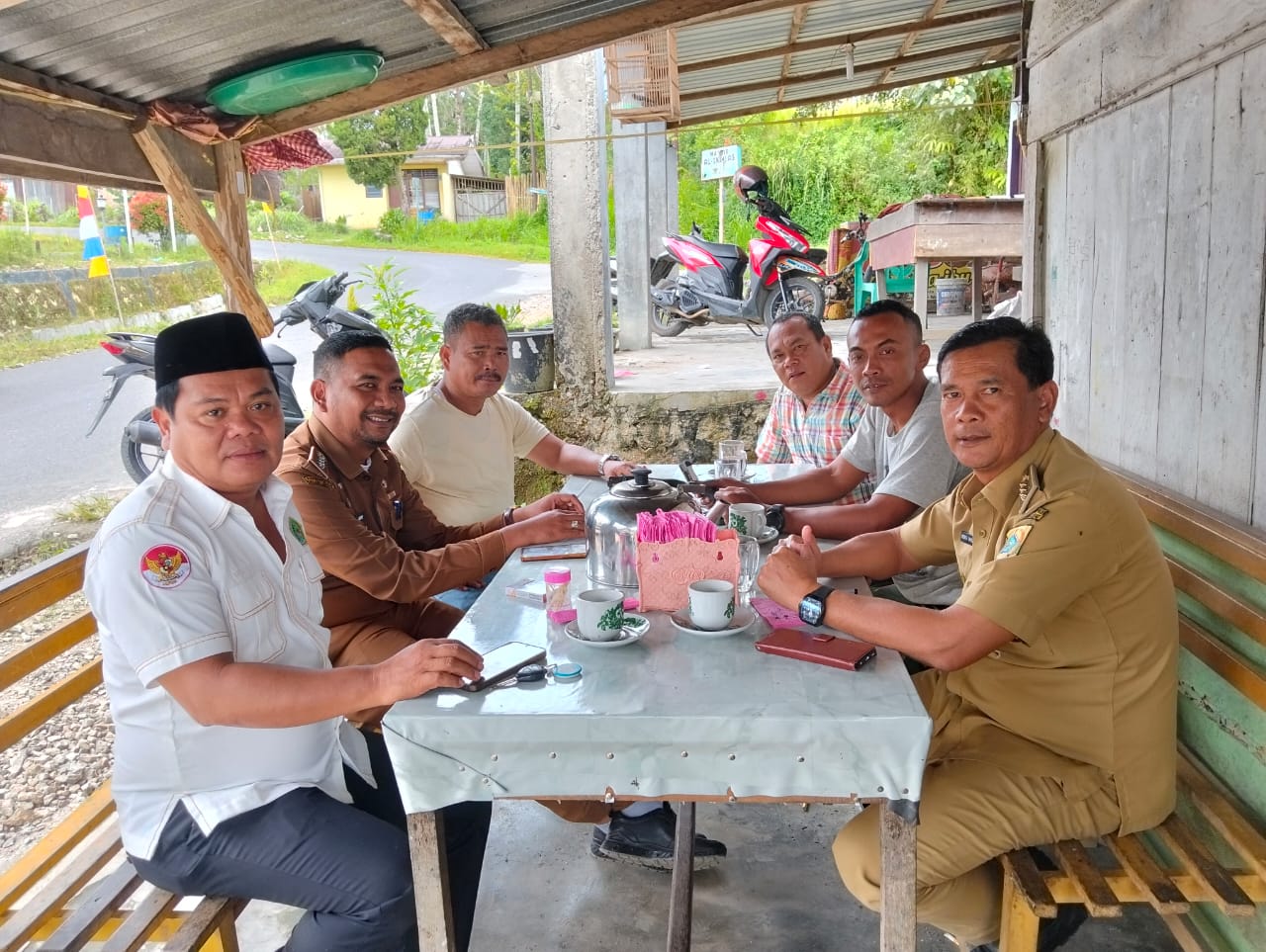 Pererat Kebersamaan Dengan Masyarakat, Camat Kerjaan Dan Camat Sttu Jehe Gelar Komsos