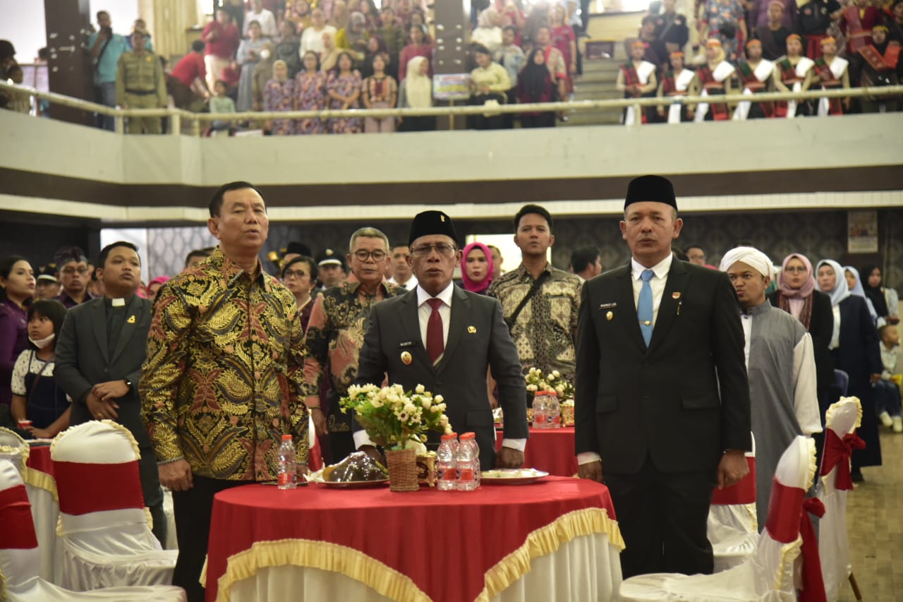 Pawai Defile Budaya HUT Ke-80 Tapteng Memeriahkan Puncak Hari Jadi Ke-80 Kabupaten Tapanuli Tengah Tahun 2025 Pawai Defile Budaya HUT Ke-80 Tapteng Memeriahkan Puncak Hari Jadi Ke-80 Kabupaten Tapanuli Tengah Tahun 2025