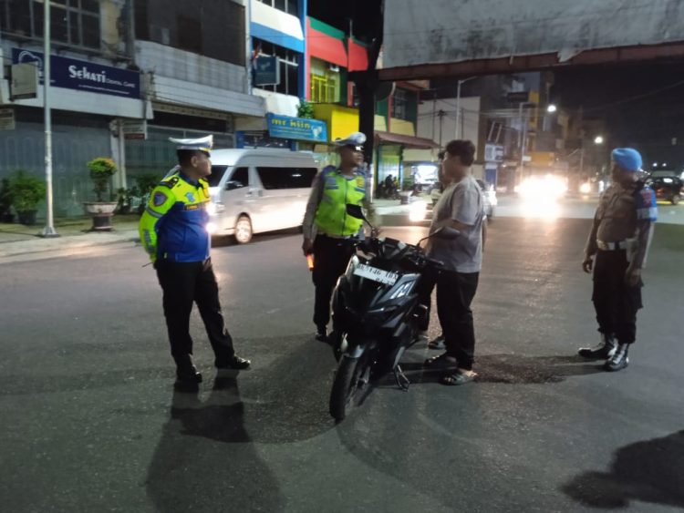 Polres Pematangsiantar Laksanakan KYRD Hingga Dini Hari, Tiga Pengendara Ditegur Lakukan Pelanggaran