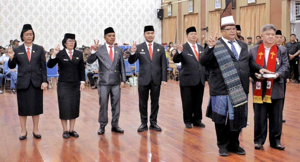 Bupati Simalungun H Anton Achmad Saragih Lantik Mixnon Andreas Simamora Sebagai Sekda Simalungun Bupati Simalungun H Anton Achmad Saragih Lantik Mixnon Andreas Simamora Sebagai Sekda Simalungun