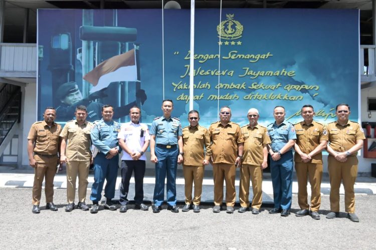Bupati Tapanuli Tengah Kunjungan Silaturrahmi Ke Lanal Sibolga Bupati Tapanuli Tengah Kunjungan Silaturrahmi Ke Lanal Sibolga