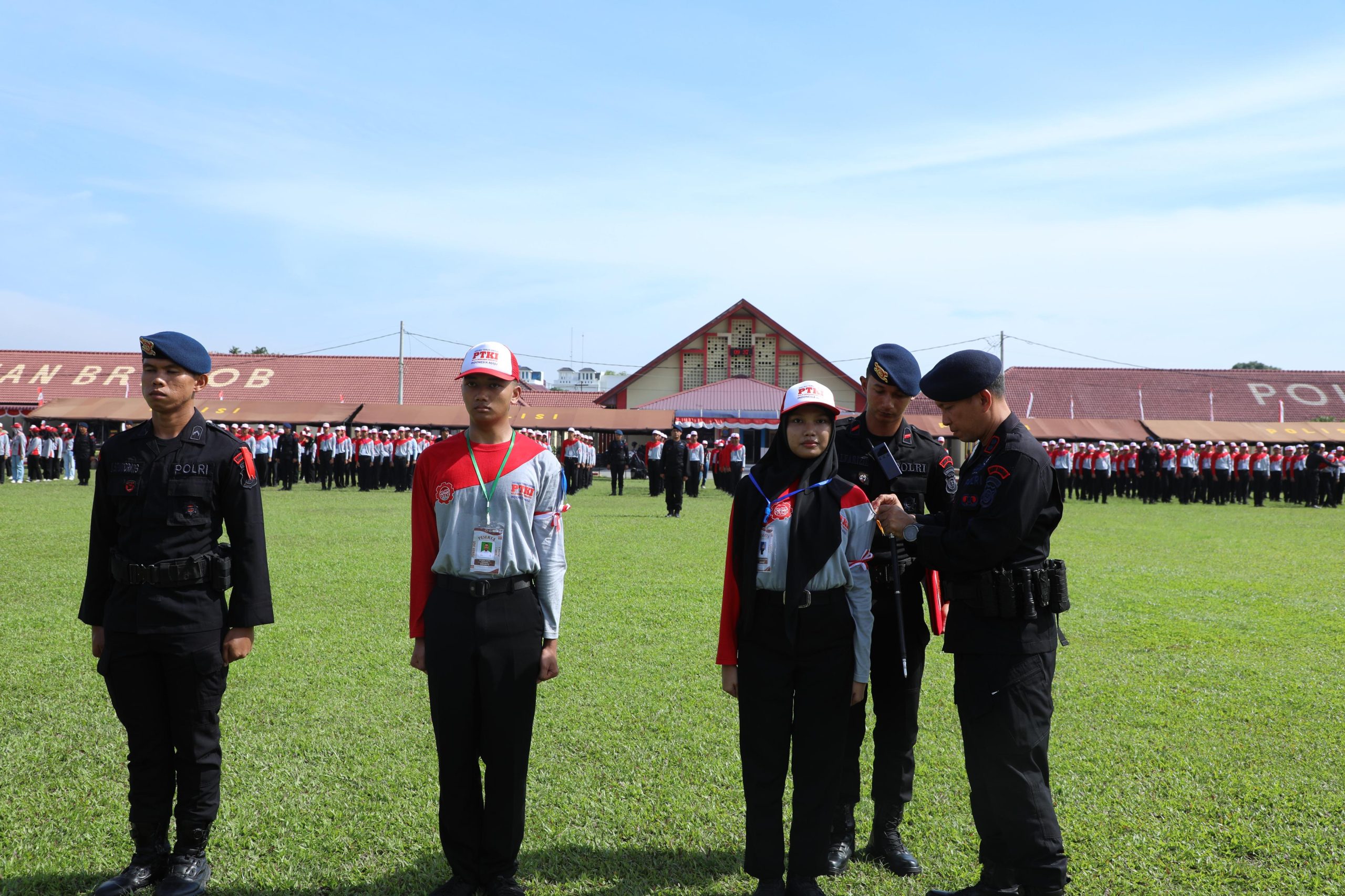 Satuan Brimob Polda Sumut Bersama Mahasiswa Universitas Prima Indonesia Gelar Apel Pembukaan dan Pelatihan PTIK di Mako KE Lumi Satuan Brimob Polda Sumut Bersama Mahasiswa Universitas Prima Indonesia Gelar Apel Pembukaan dan Pelatihan PTIK di Mako KE Lumi