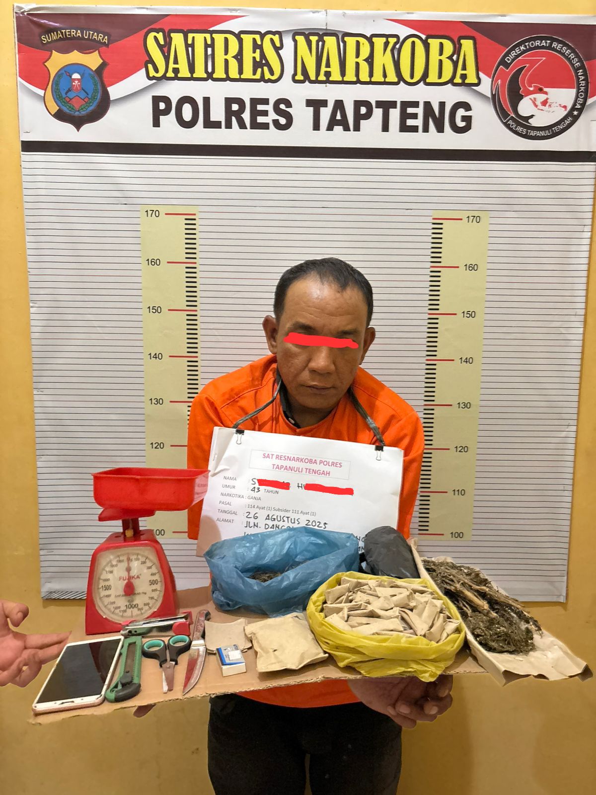 Pengedar Ganja Diringkus dari Desa Aek Horsik, Tim Opsnal Sat Narkoba Tapteng Sita Ratusan Paket Siap Edar Pengedar Ganja Diringkus dari Desa Aek Horsik, Tim Opsnal Sat Narkoba Tapteng Sita Ratusan Paket Siap Edar
