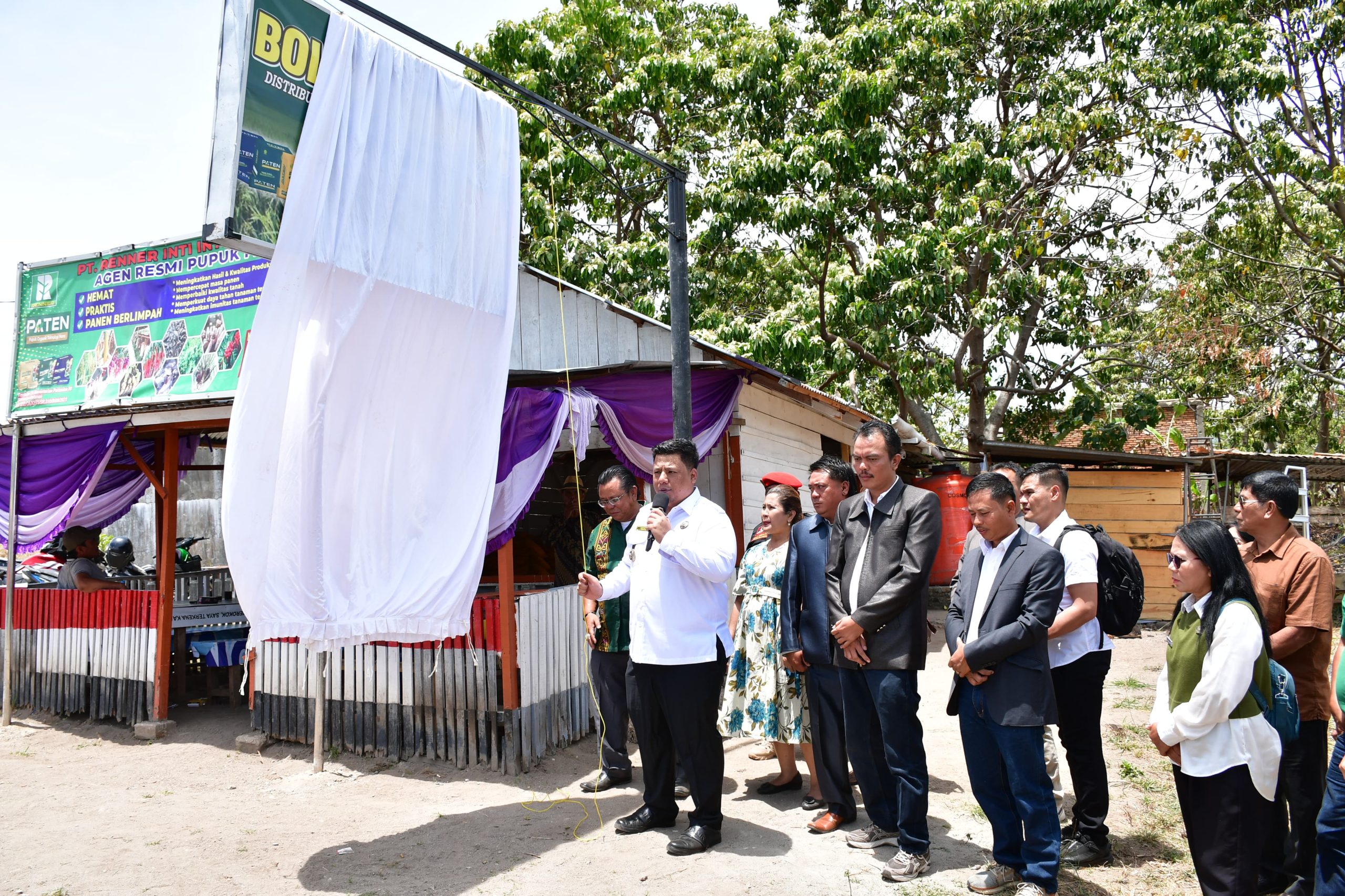 Bupati Samosir Vandiko T Gultom Resmikan Gudang Bolon Kompos, Distributor Tunggal Pupuk Paten Bupati Samosir Vandiko T Gultom Resmikan Gudang Bolon Kompos, Distributor Tunggal Pupuk Paten