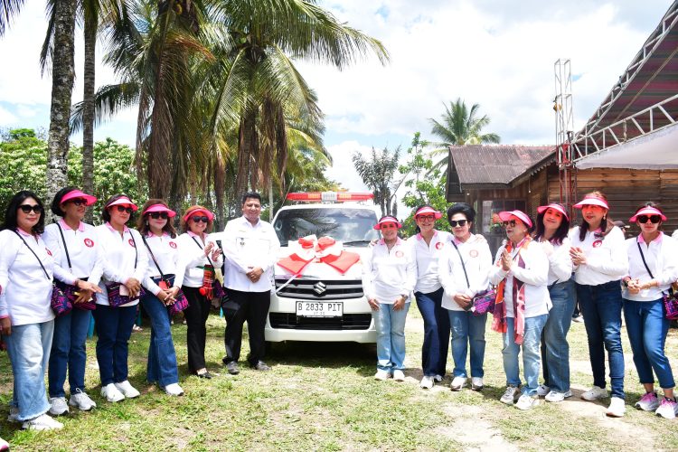 Bupati Samosir Terima Bantuan Mobil Ambulance dari Keluarga Besar Sabam Sirait-Sondang Sidabutar Dan Social Gracia Community
