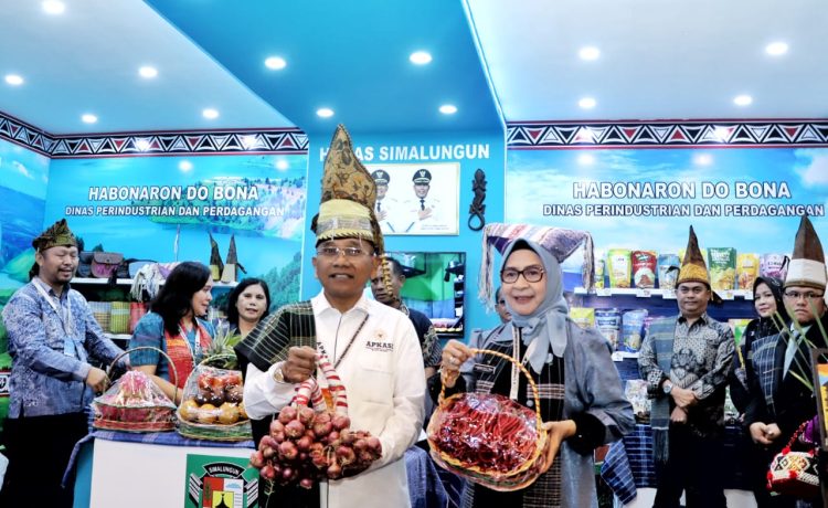 Kabupaten Simalungun Tampilkan Produk Unggulan Pertanian di Apkasi Otonomi Expo 2025 Kabupaten Simalungun Tampilkan Produk Unggulan Pertanian di Apkasi Otonomi Expo 2025