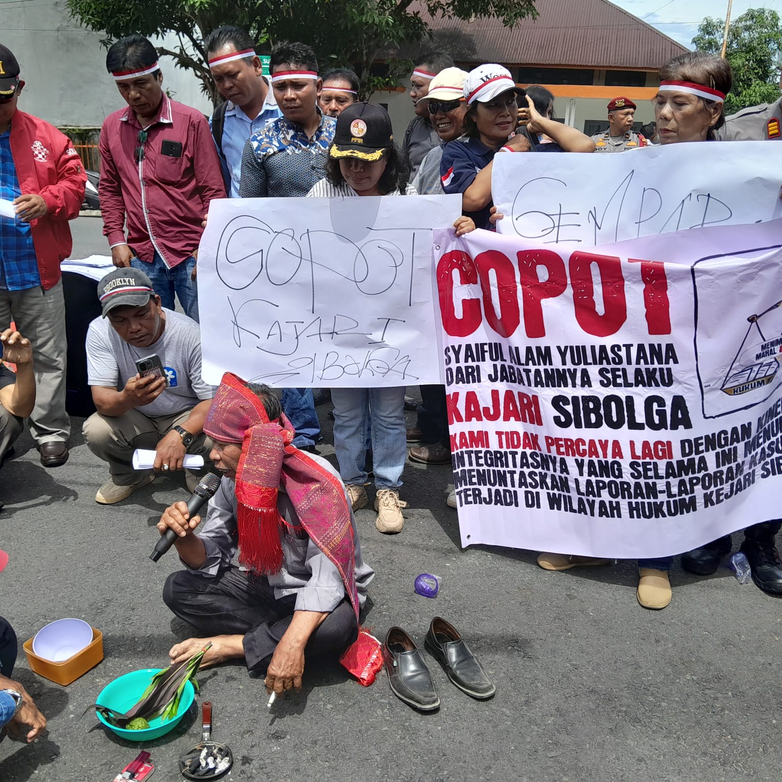 Koalisi LSM GEMPAR Demo, Minta Jamwas Kejagung Dan Aswas Kejatisu Memeriksa Kejari Sibolga Dan Jajarannya