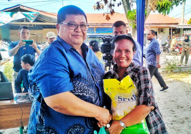 Dukung GPM Serentak, Pemkab Simalungun Salurkan Beras Premium 69 Ton Lebih Kepada Masyarakat Dukung GPM Serentak, Pemkab Simalungun Salurkan Beras Premium 69 Ton Lebih Kepada Masyarakat