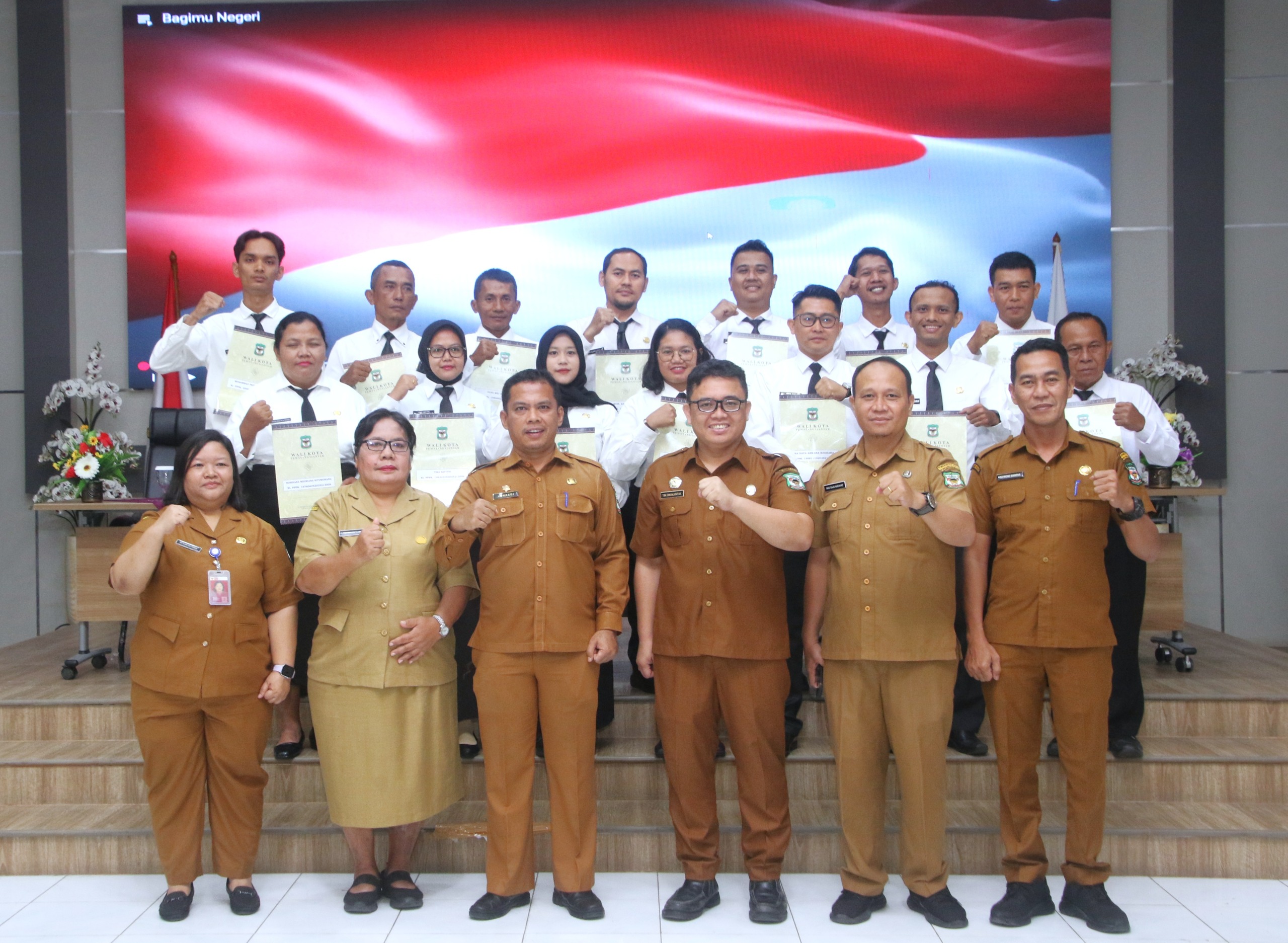 Wali Kota Pematangsiantar Diwakili Sekda Serahkan SK Pengangkatan PPPK Formasi Tahun 2024  