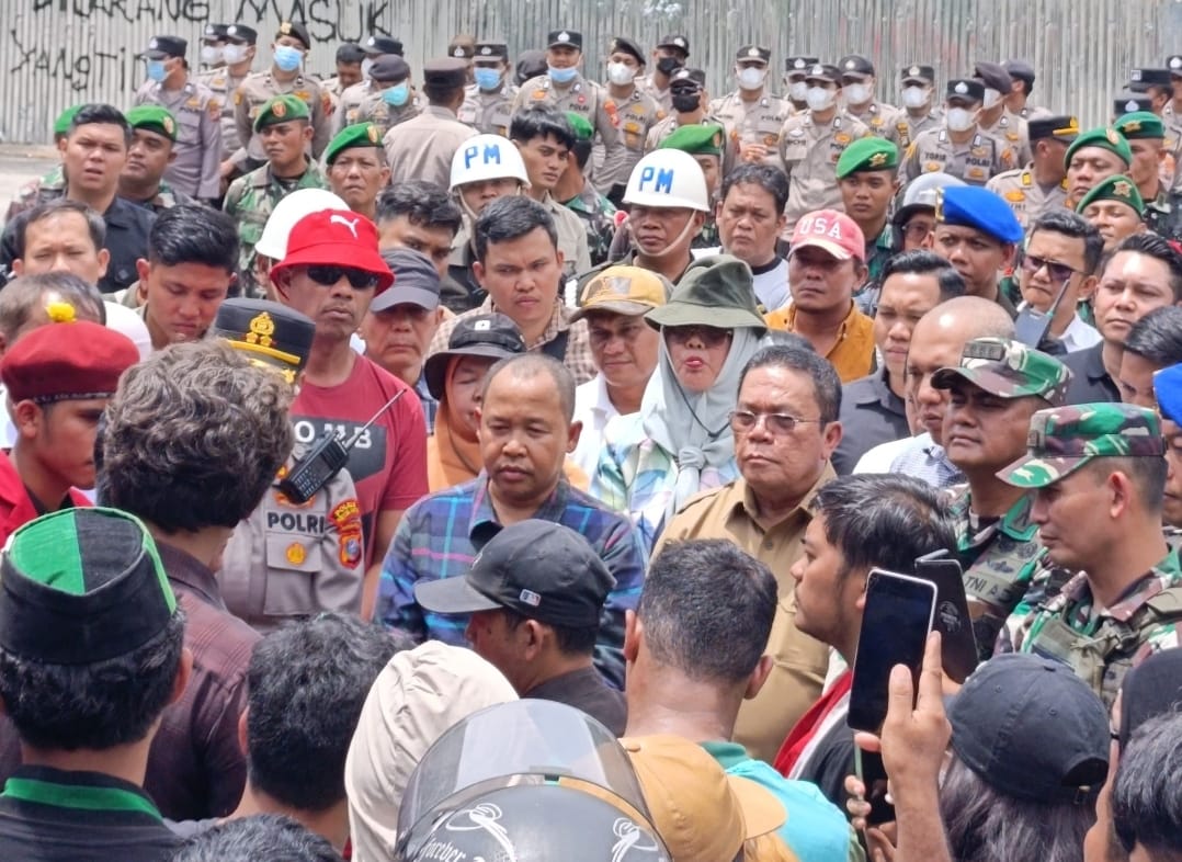 Temui Ratusan Massa, Ketua DPRD Pematangsiantar Sepakat Untuk Menandatangani Nota Kesepahaman Yang Diajukan Aliansi